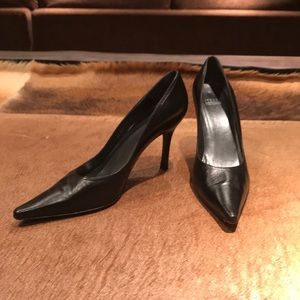 Stuart Weitzman black leather pump. Size 10
